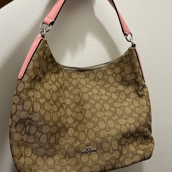 Signature Coach - Picture 3 of 3